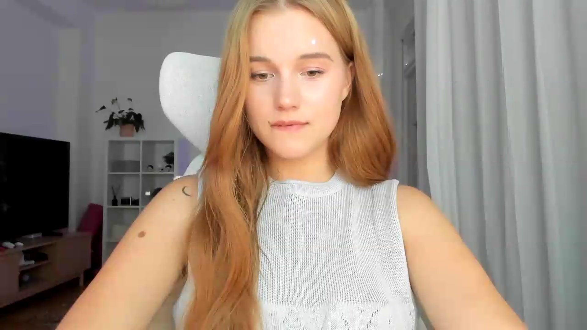 Gallery image thumbnail from Lia_lisia's myfreecams stream on, 07/09/2026, 16:39 image 11 of 20