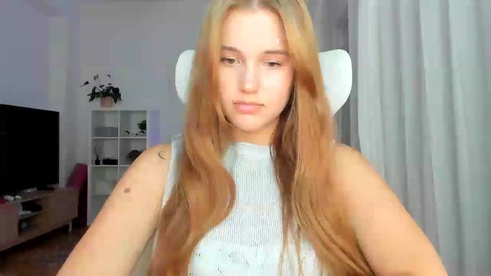Gallery image thumbnail from Lia_lisia's myfreecams stream on, 07/09/2026, 16:39 image 1 of 20