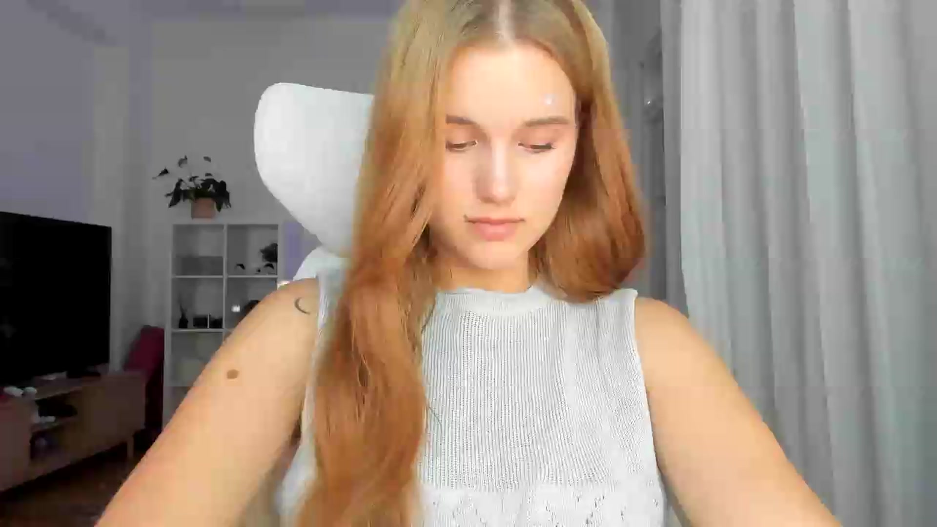 Gallery image thumbnail from Lia_lisia's myfreecams stream on, 07/09/2026, 16:39 image 12 of 20