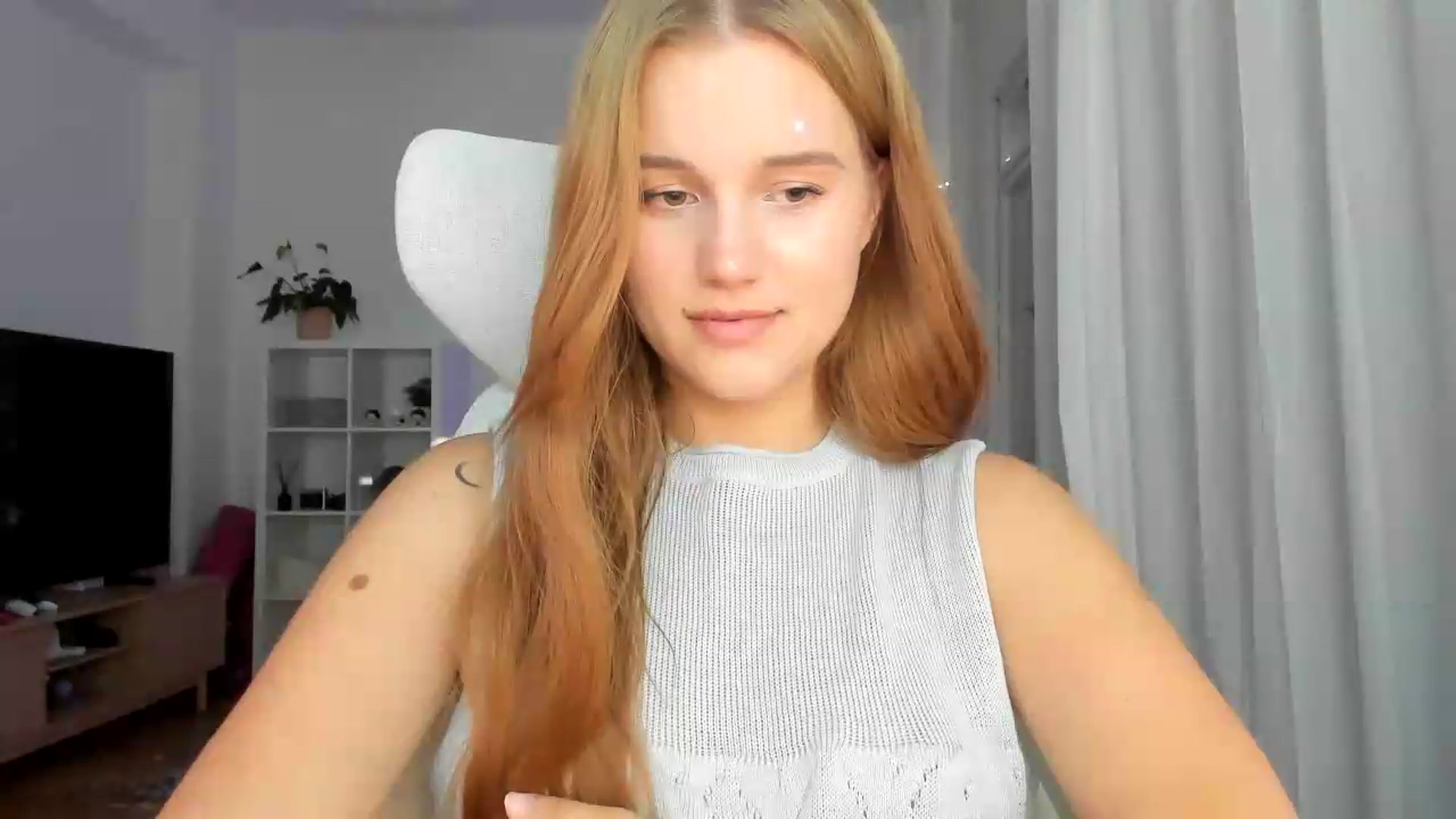 Gallery image thumbnail from Lia_lisia's myfreecams stream on, 07/09/2026, 16:39 image 10 of 20