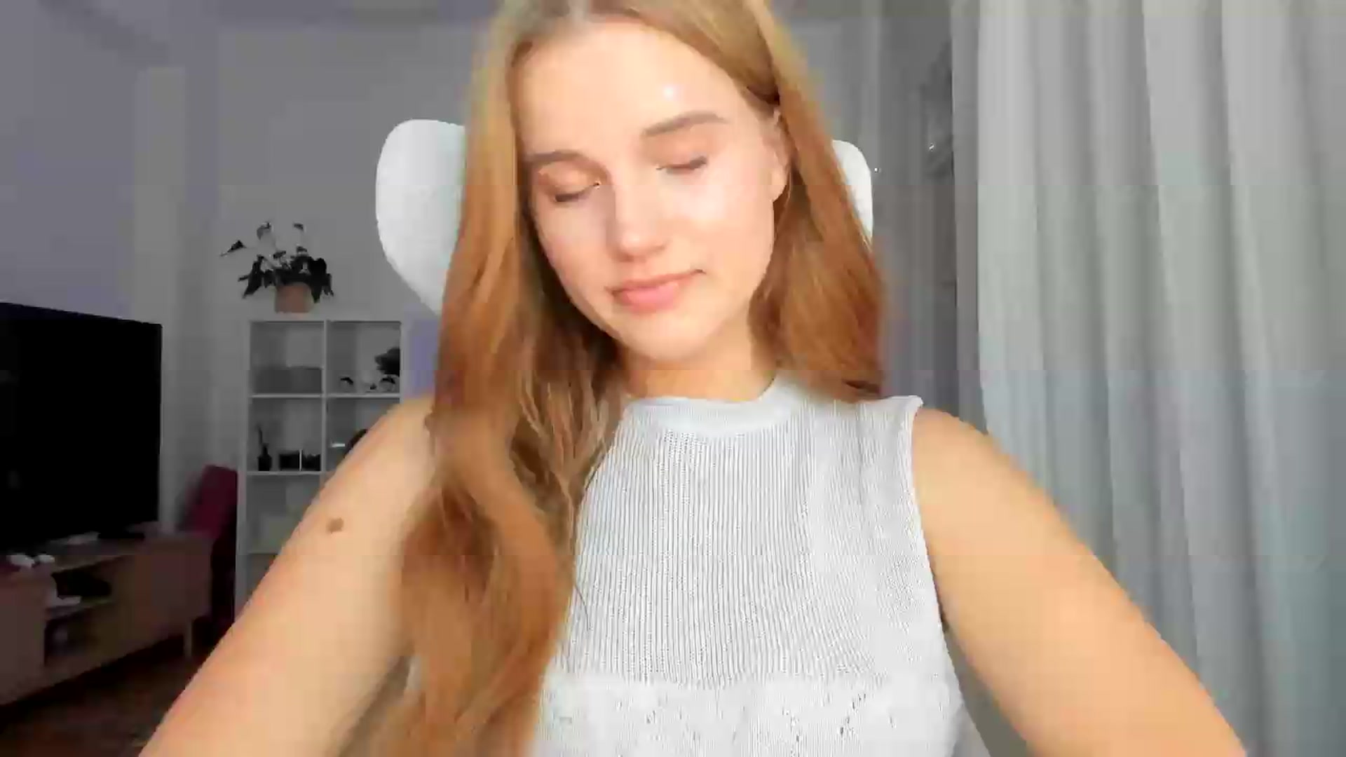 Gallery image thumbnail from Lia_lisia's myfreecams stream on, 07/09/2026, 16:39 image 8 of 20