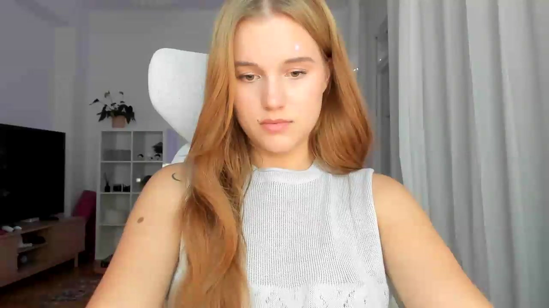 Gallery image thumbnail from Lia_lisia's myfreecams stream on, 07/09/2026, 16:39 image 14 of 20