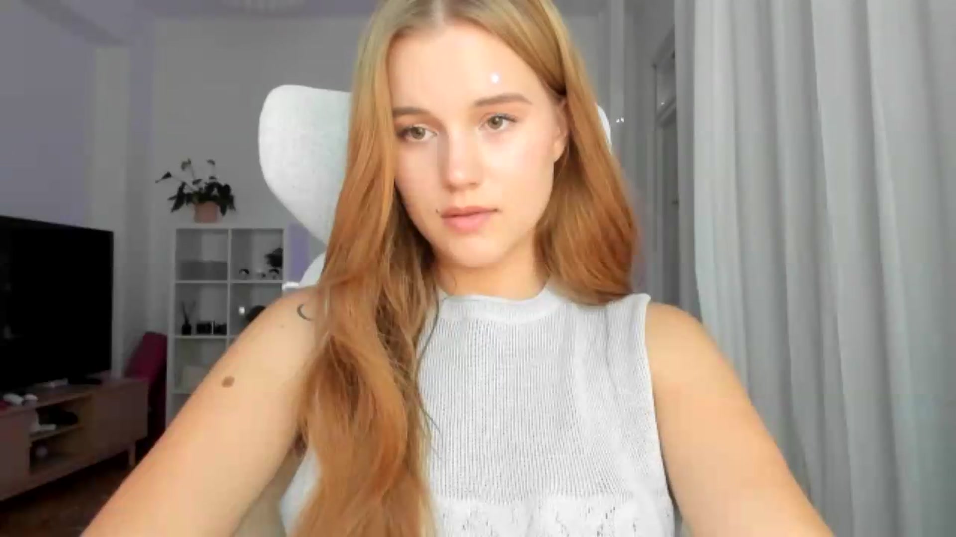 Gallery image thumbnail from Lia_lisia's myfreecams stream on, 07/09/2026, 16:39 image 18 of 20