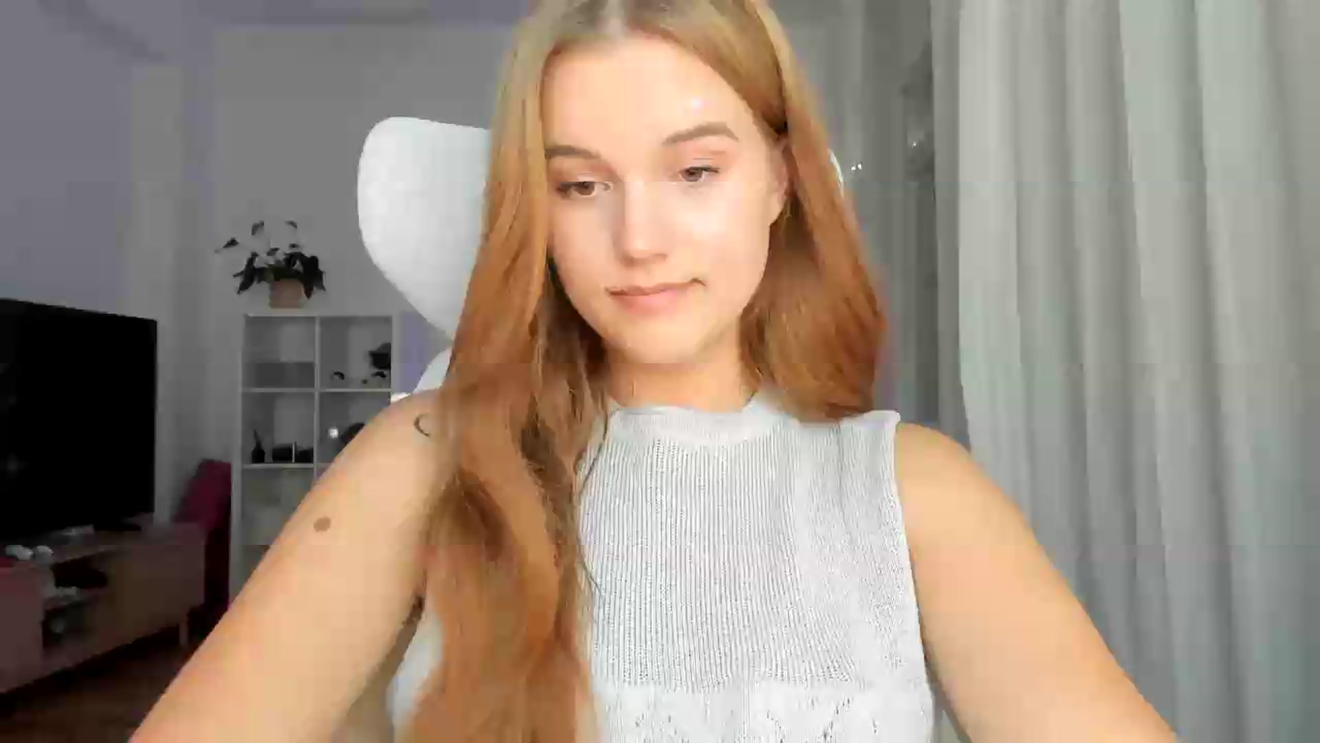 Gallery image thumbnail from Lia_lisia's myfreecams stream on, 07/09/2026, 16:39 image 15 of 20