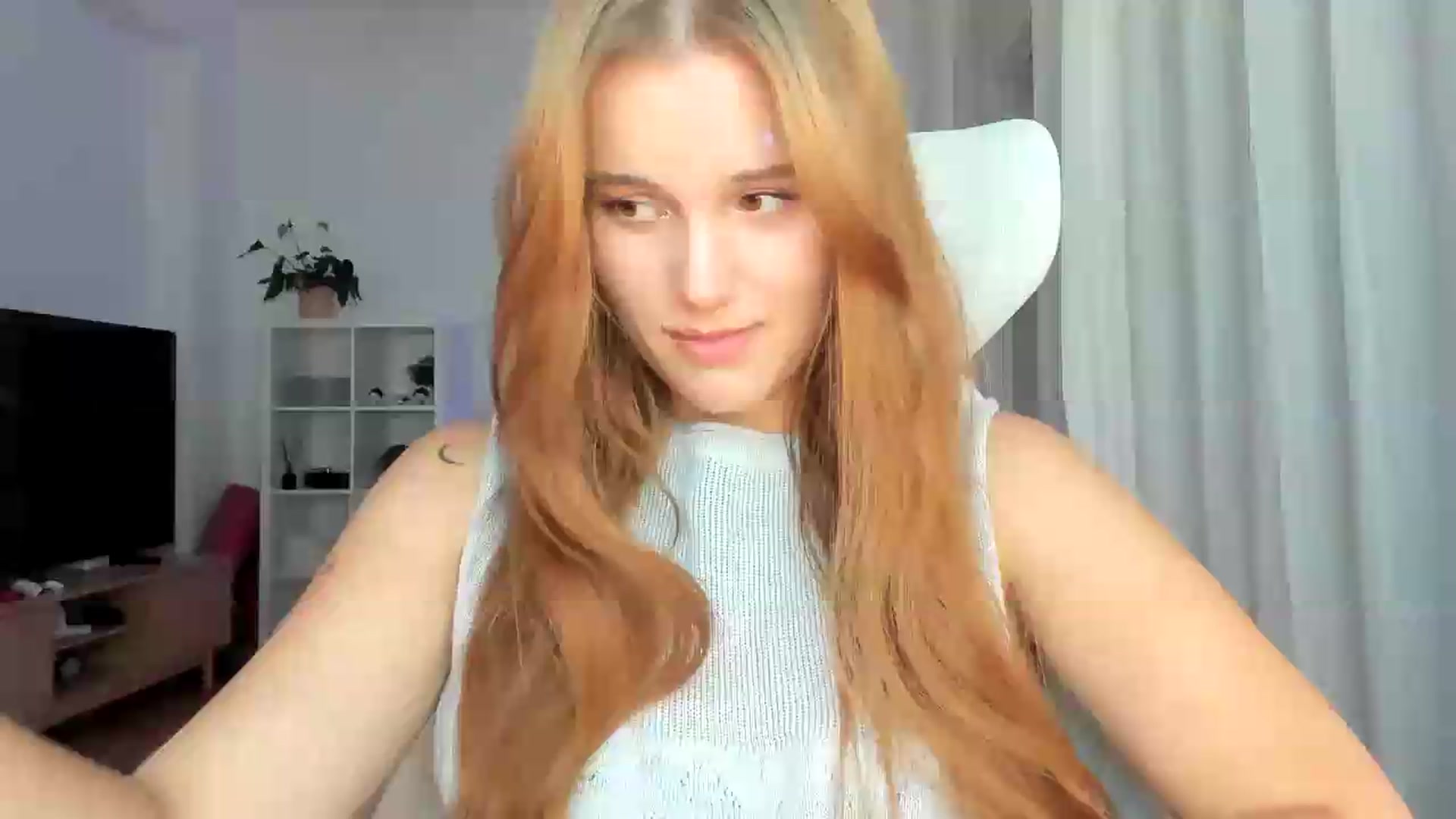 Gallery image thumbnail from Lia_lisia's myfreecams stream on, 07/09/2026, 16:39 image 3 of 20