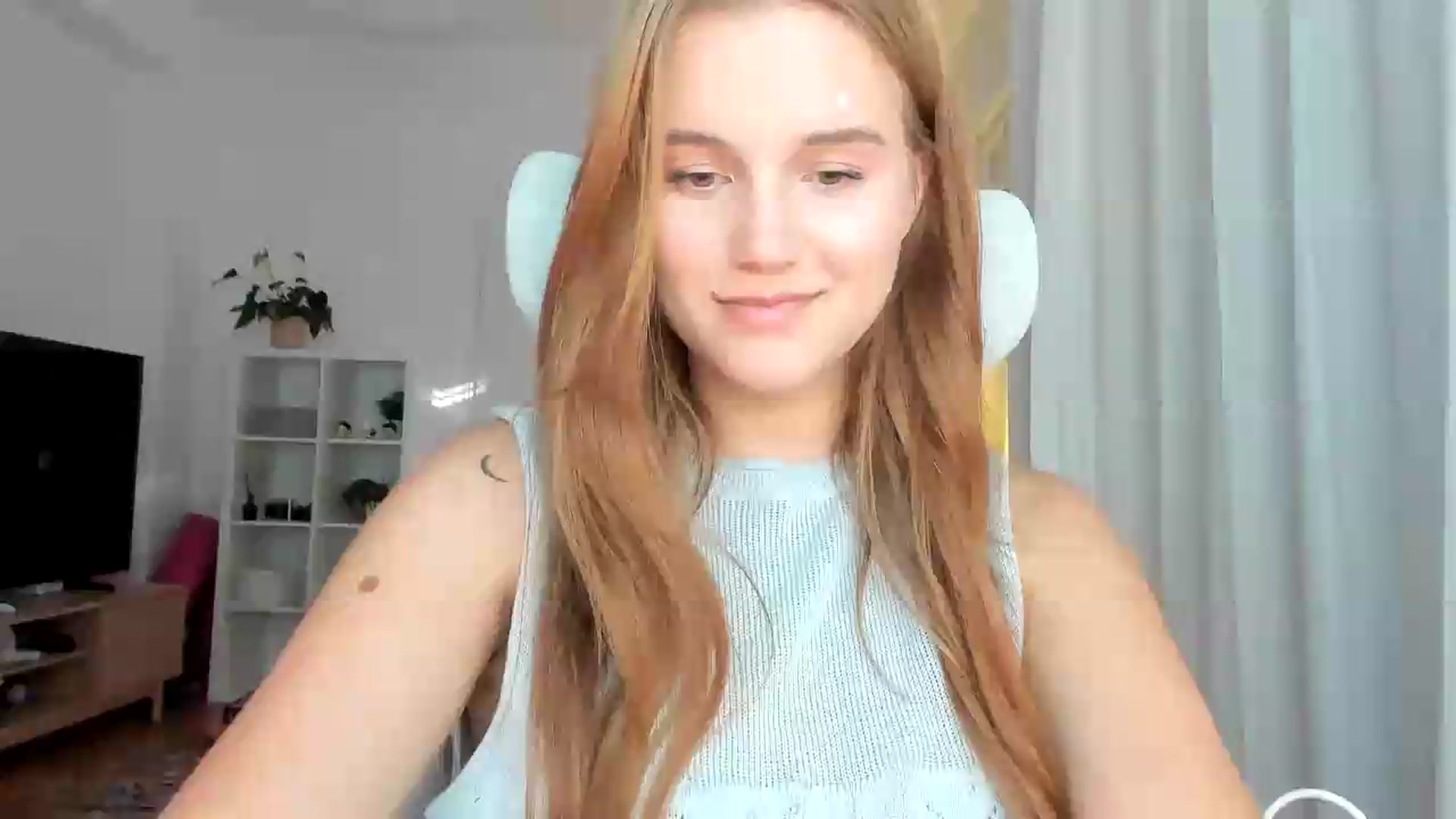 Gallery image thumbnail from Lia_lisia's myfreecams stream on, 07/09/2026, 17:10 image 7 of 20