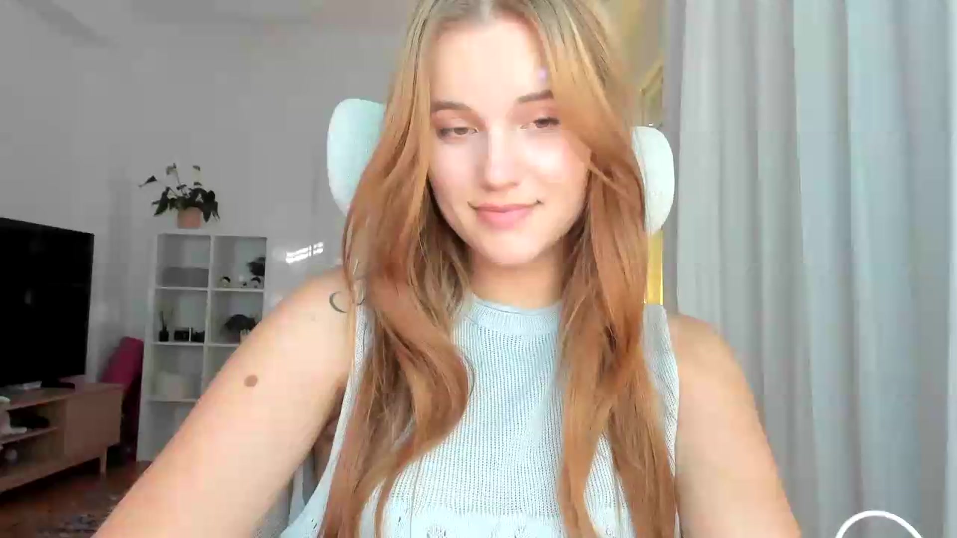 Gallery image thumbnail from Lia_lisia's myfreecams stream on, 07/09/2026, 17:10 image 14 of 20
