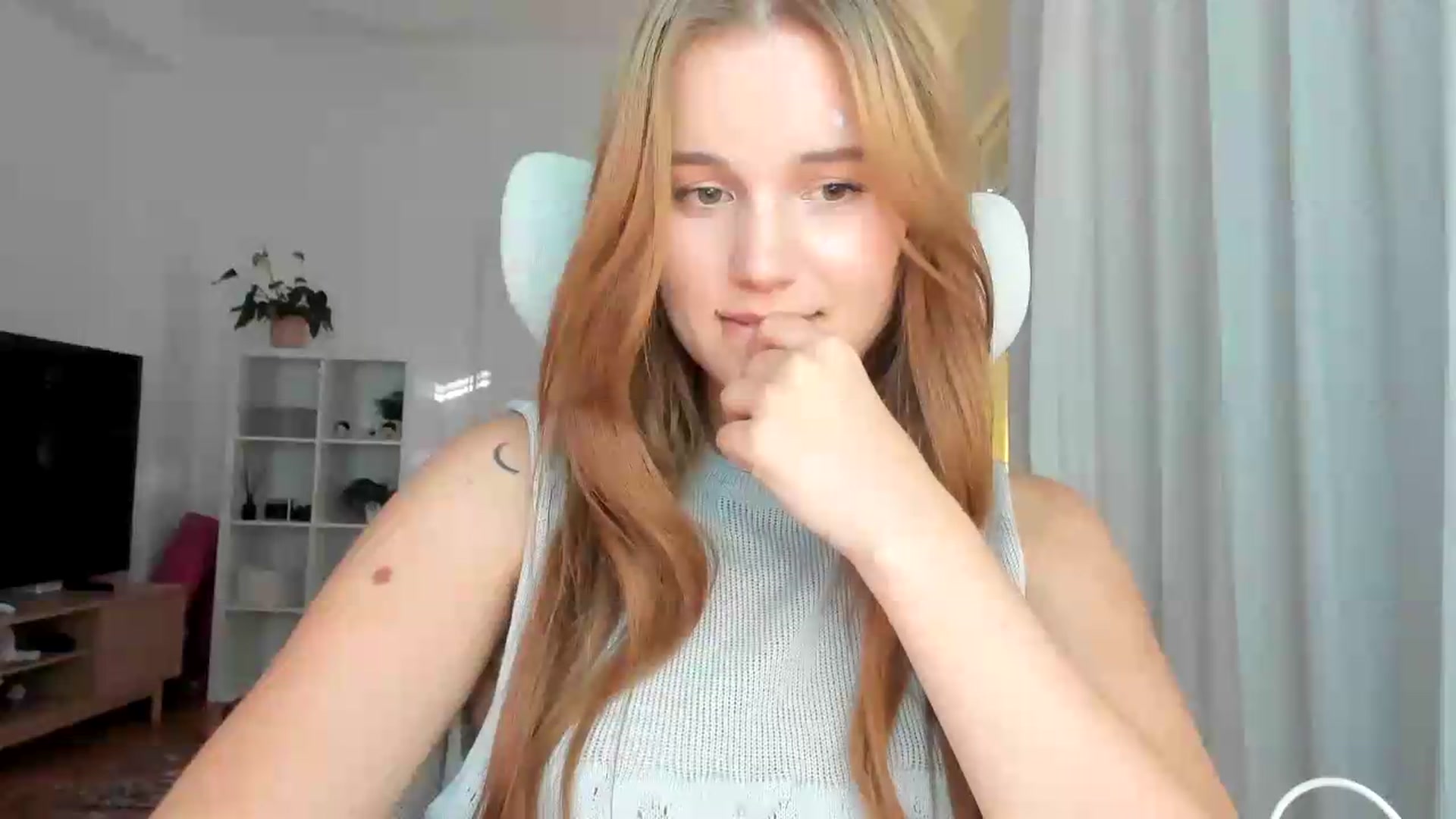 Gallery image thumbnail from Lia_lisia's myfreecams stream on, 07/09/2026, 17:10 image 13 of 20