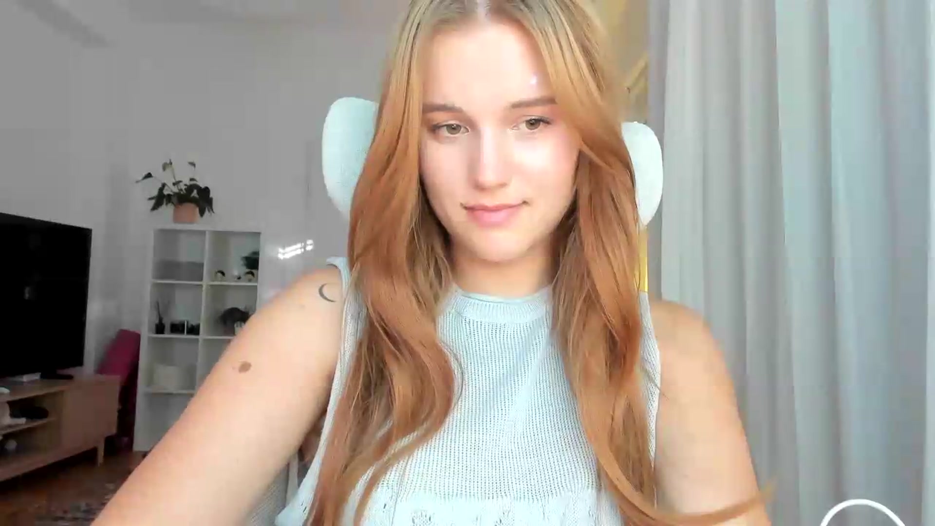 Gallery image thumbnail from Lia_lisia's myfreecams stream on, 07/09/2026, 17:10 image 11 of 20