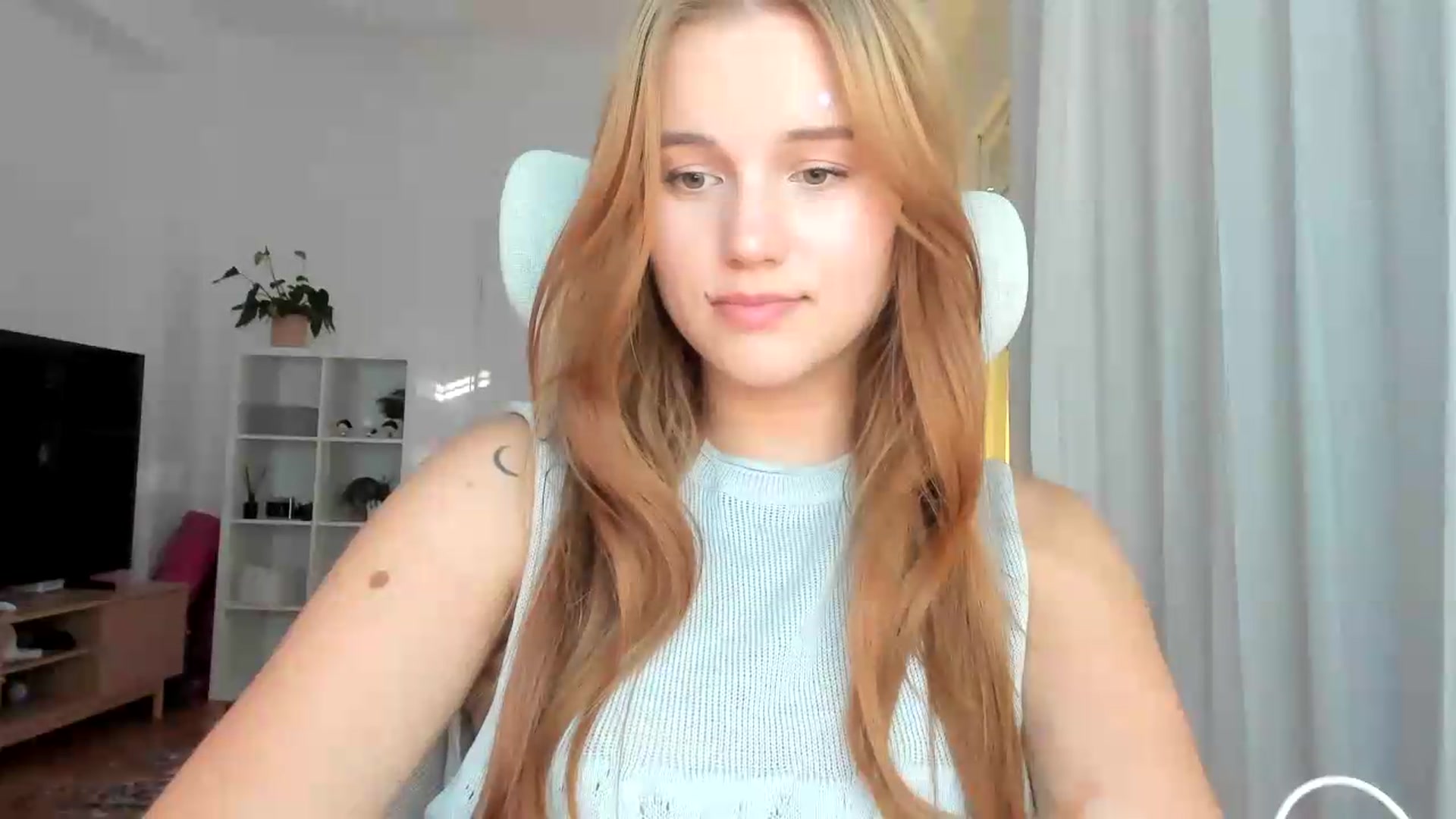 Gallery image thumbnail from Lia_lisia's myfreecams stream on, 07/09/2026, 17:10 image 12 of 20