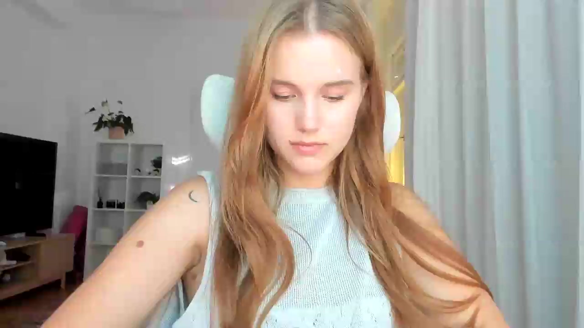 Gallery image thumbnail from Lia_lisia's myfreecams stream on, 07/09/2026, 17:10 image 2 of 20