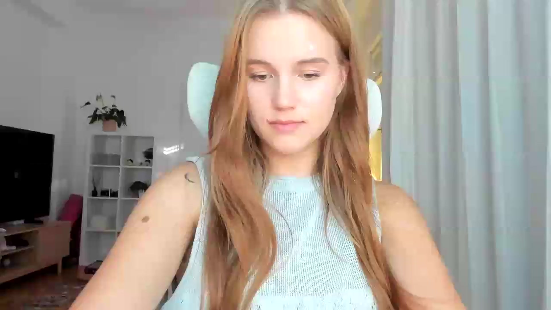 Gallery image thumbnail from Lia_lisia's myfreecams stream on, 07/09/2026, 17:10 image 6 of 20