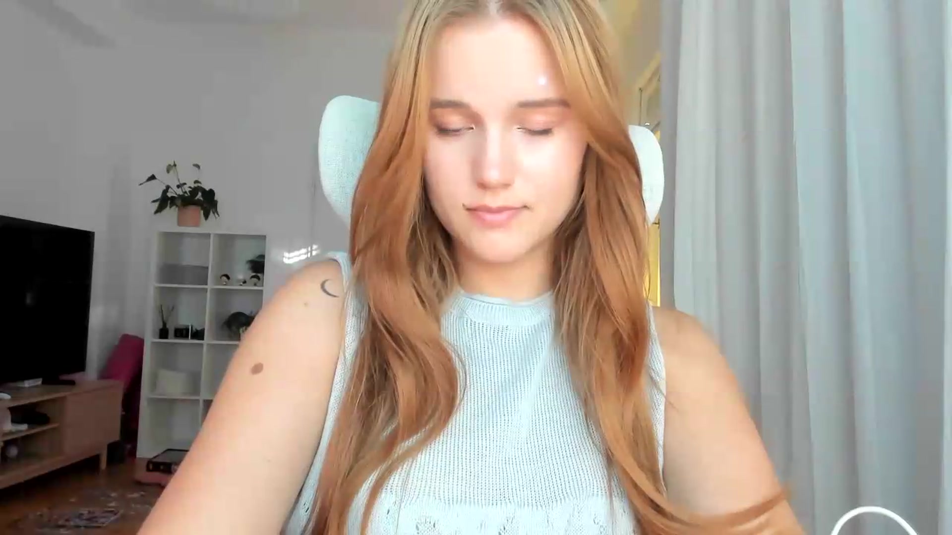 Gallery image thumbnail from Lia_lisia's myfreecams stream on, 07/09/2026, 17:10 image 9 of 20