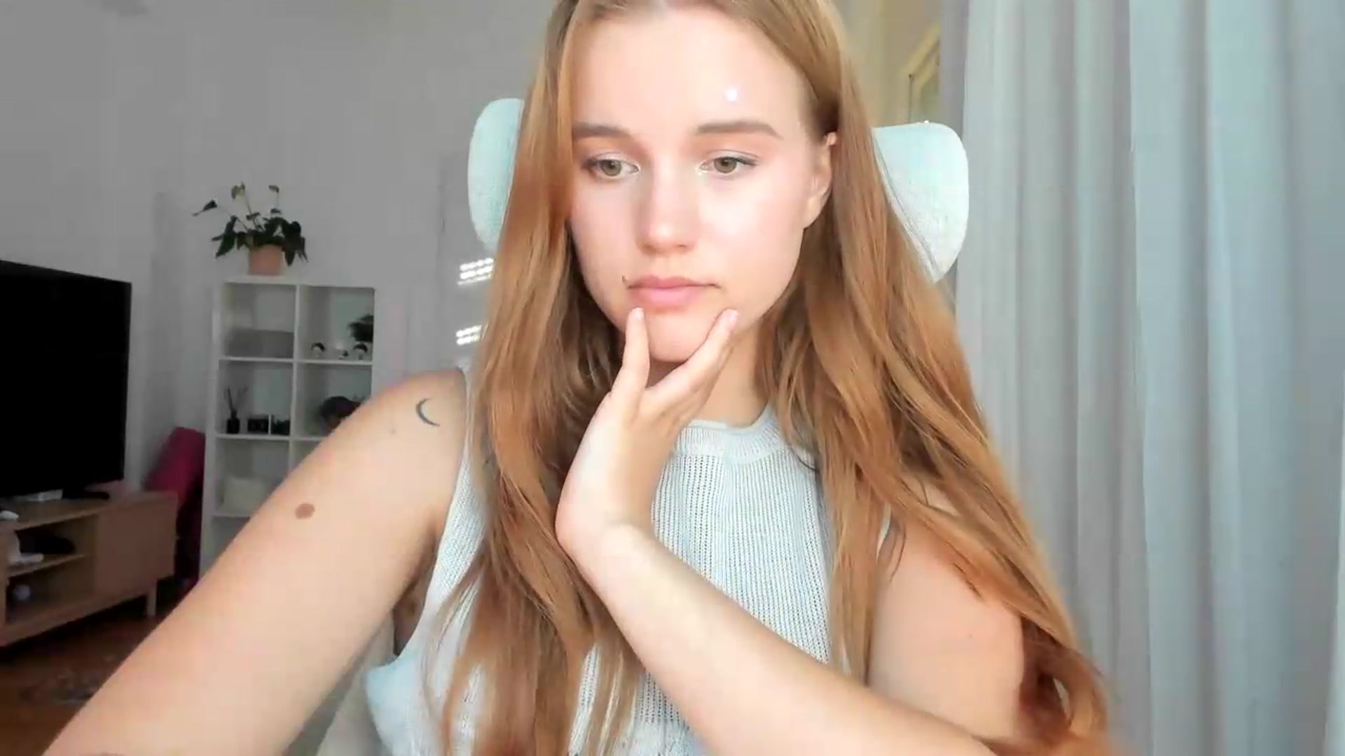 Gallery image thumbnail from Lia_lisia's myfreecams stream on, 07/09/2026, 17:30 image 14 of 20