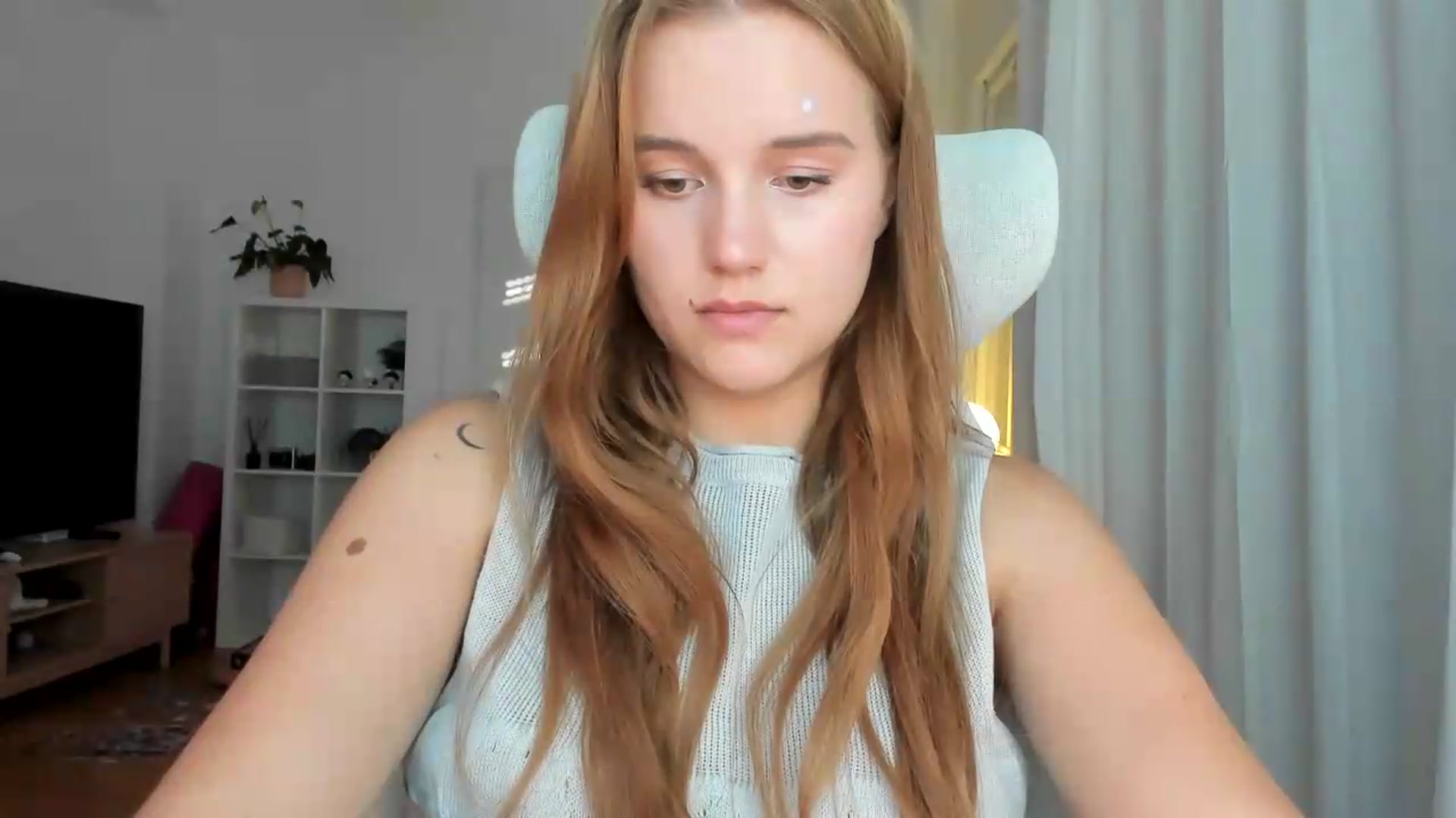 Gallery image thumbnail from Lia_lisia's myfreecams stream on, 07/09/2026, 17:30 image 17 of 20