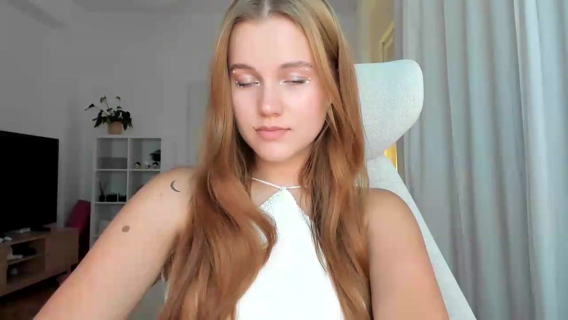 Gallery image thumbnail from Lia_lisia's myfreecams stream on, 07/10/2026, 16:34 image 13 of 20