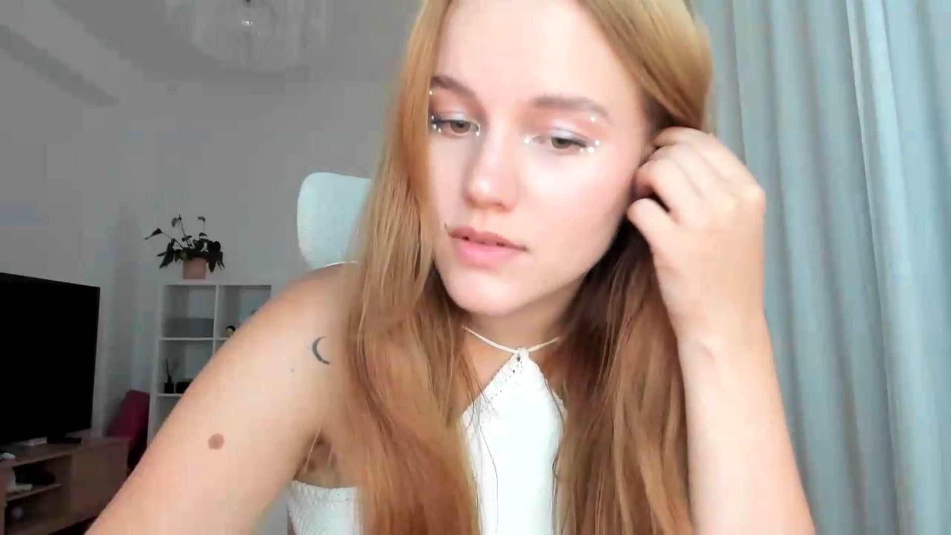 Gallery image thumbnail from Lia_lisia's myfreecams stream on, 07/10/2026, 16:34 image 14 of 20