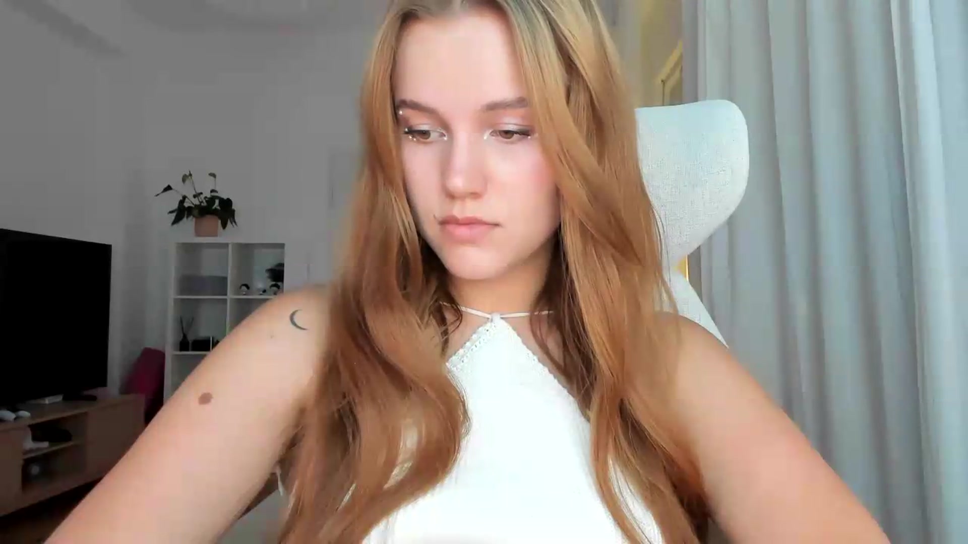 Gallery image thumbnail from Lia_lisia's myfreecams stream on, 07/10/2026, 16:34 image 2 of 20