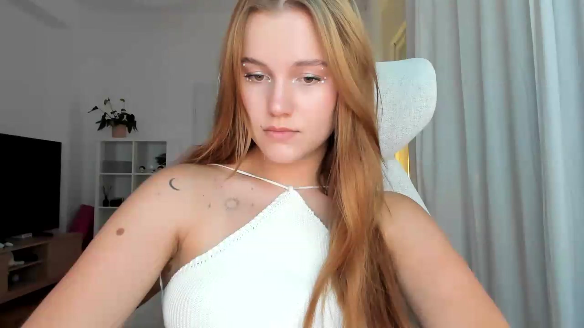 Gallery image thumbnail from Lia_lisia's myfreecams stream on, 07/10/2026, 16:34 image 7 of 20