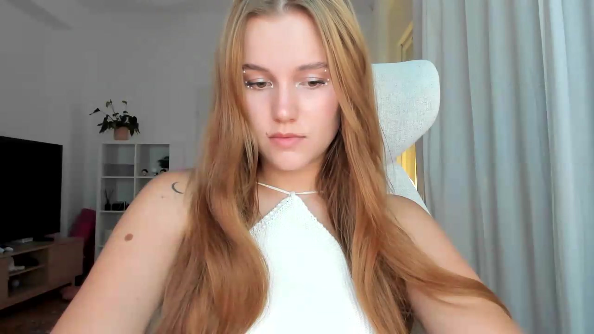 Gallery image thumbnail from Lia_lisia's myfreecams stream on, 07/10/2026, 16:34 image 11 of 20
