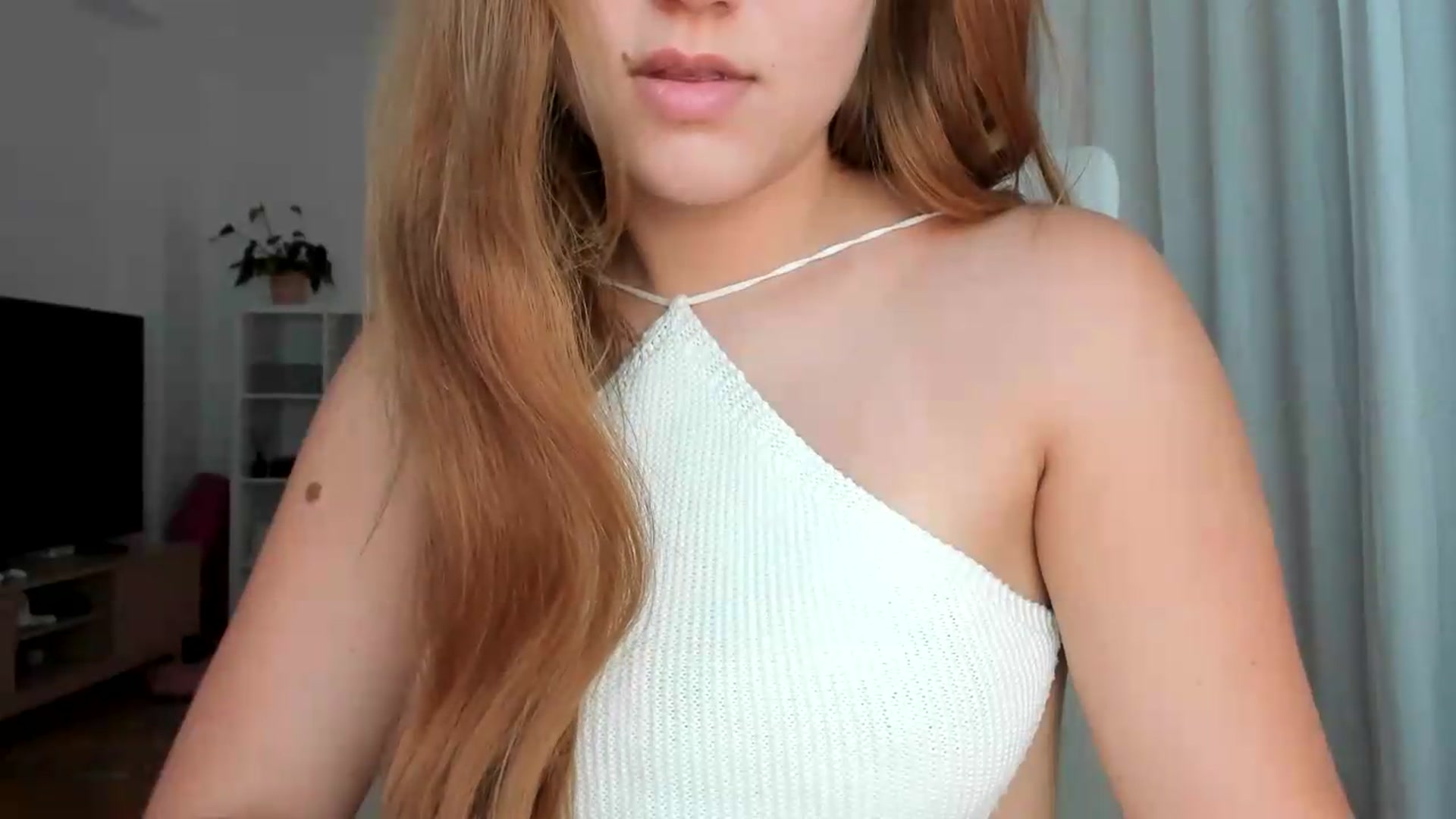 Gallery image thumbnail from Lia_lisia's myfreecams stream on, 07/10/2026, 16:34 image 18 of 20