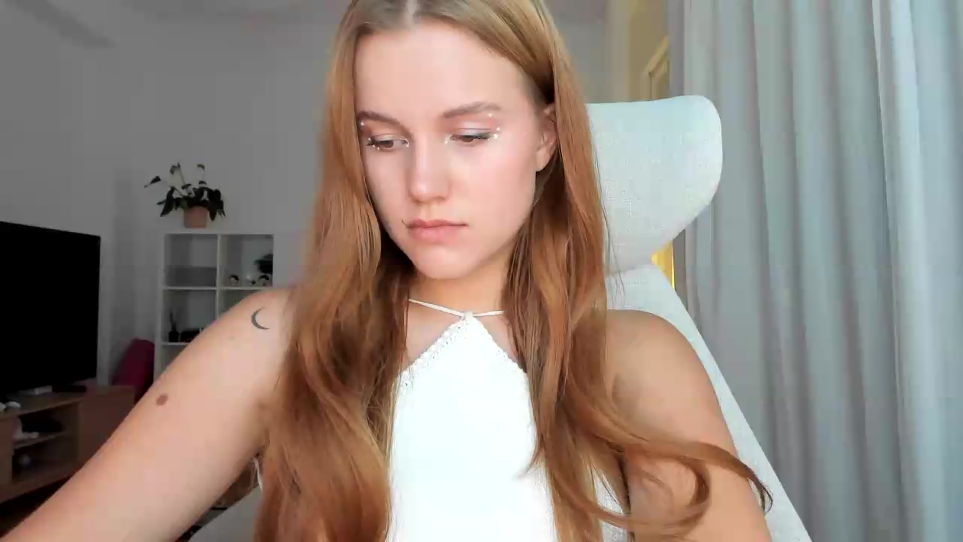 Gallery image thumbnail from Lia_lisia's myfreecams stream on, 07/10/2026, 16:34 image 9 of 20
