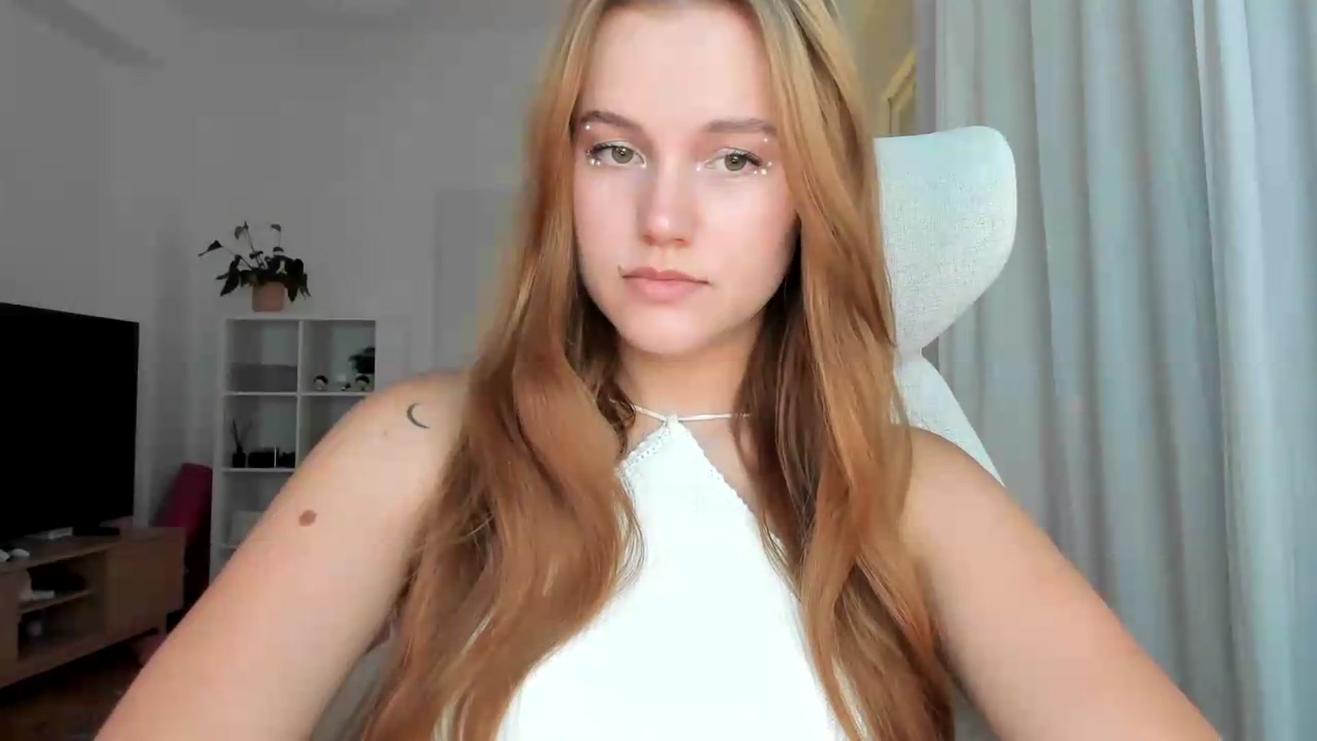 Gallery image thumbnail from Lia_lisia's myfreecams stream on, 07/10/2026, 16:34 image 4 of 20