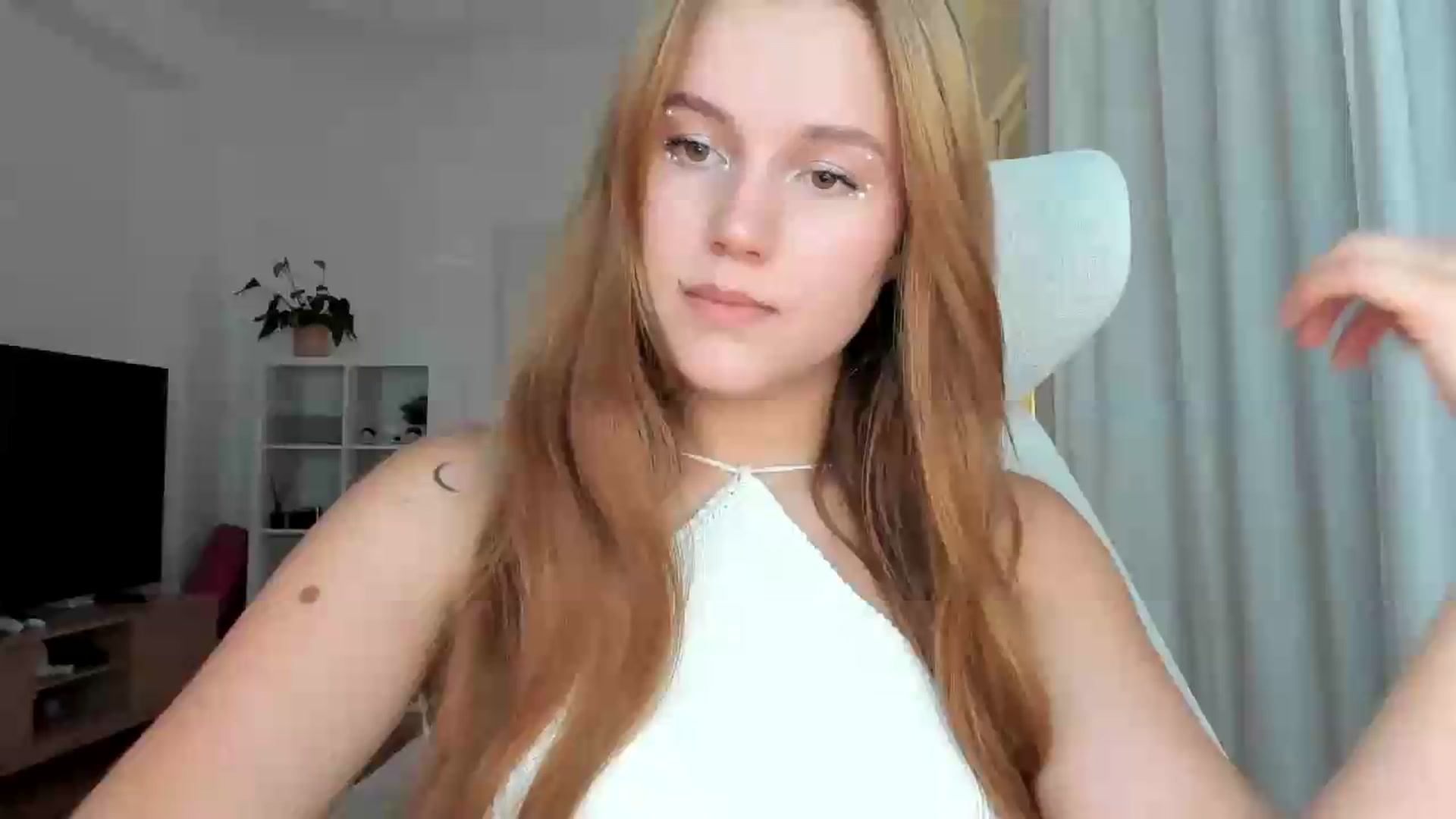 Gallery image thumbnail from Lia_lisia's myfreecams stream on, 07/10/2026, 16:34 image 1 of 20