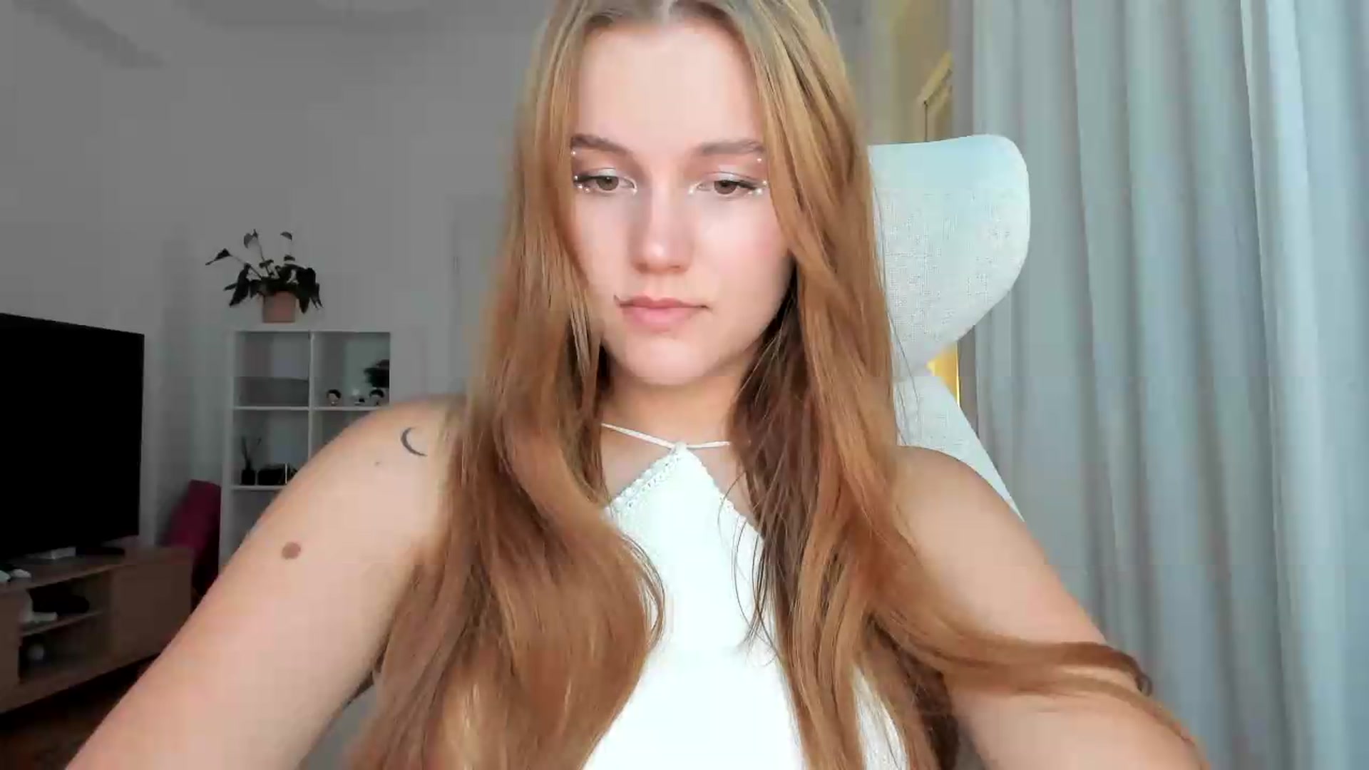 Gallery image thumbnail from Lia_lisia's myfreecams stream on, 07/10/2026, 16:34 image 10 of 20