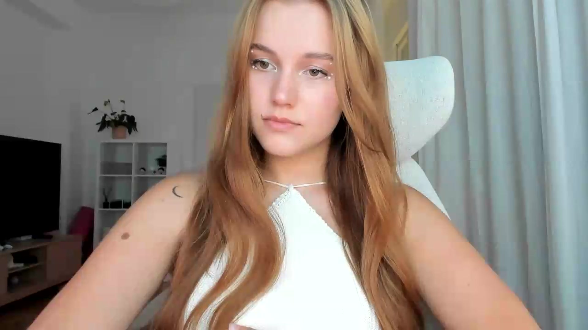 Gallery image thumbnail from Lia_lisia's myfreecams stream on, 07/10/2026, 16:34 image 5 of 20