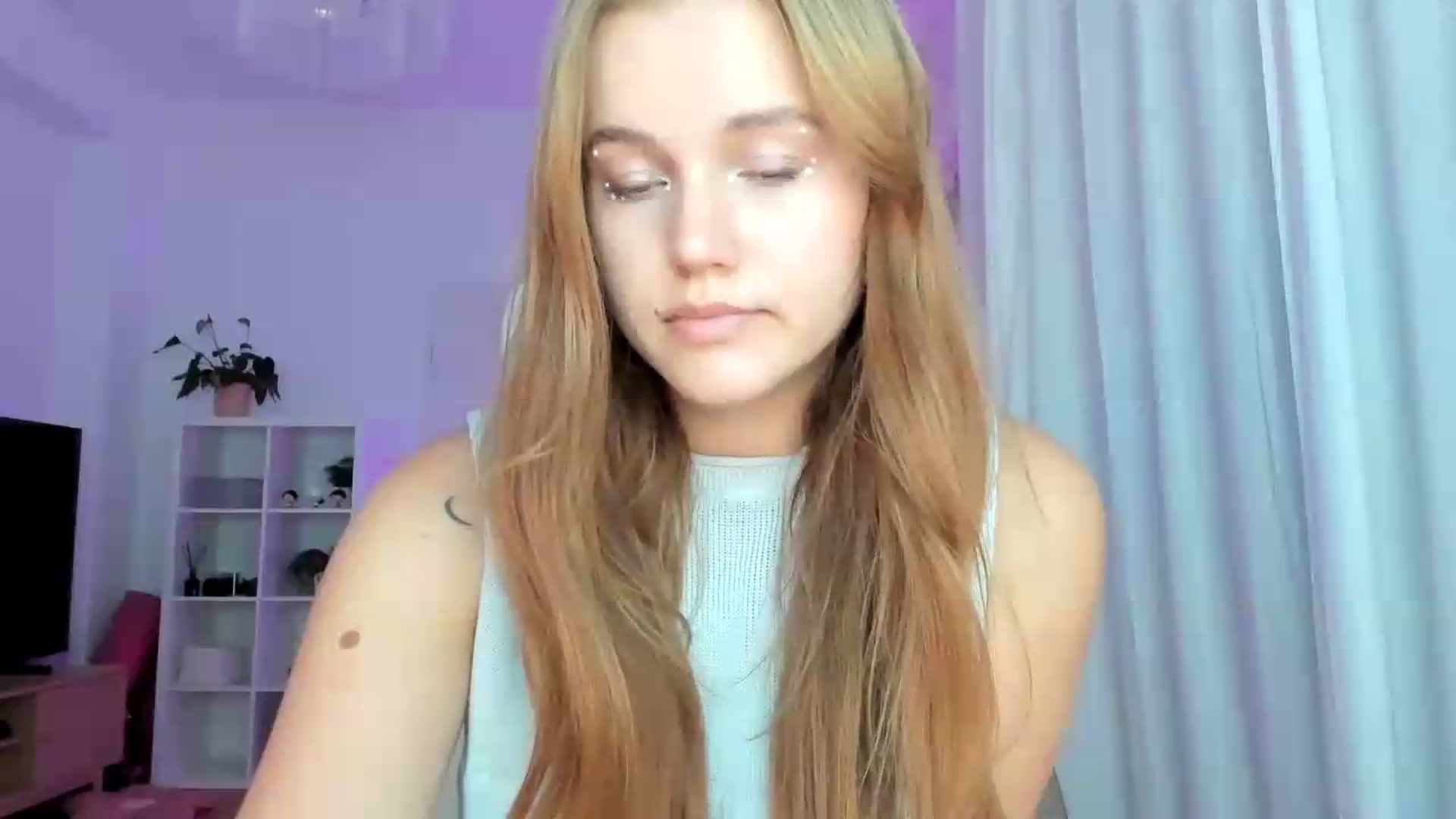 Gallery image thumbnail from Lia_lisia's myfreecams stream on, 07/10/2026, 19:29 image 15 of 20