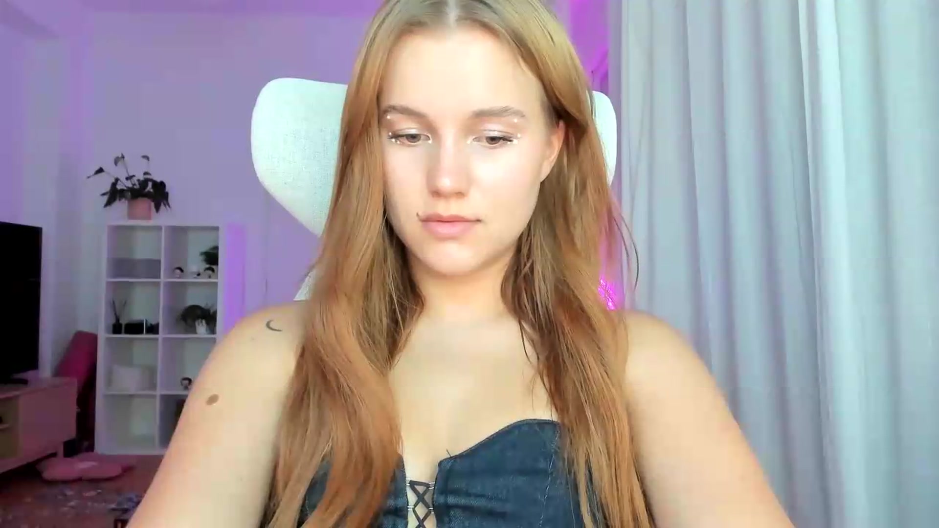 Gallery image thumbnail from Lia_lisia's myfreecams stream on, 07/10/2026, 19:29 image 9 of 20