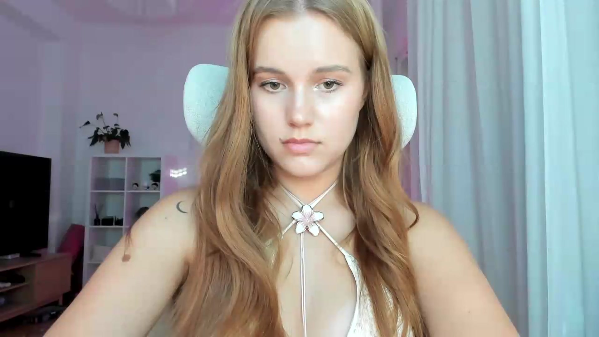 Gallery image thumbnail from Lia_lisia's myfreecams stream on, 07/11/2026, 17:00 image 19 of 20
