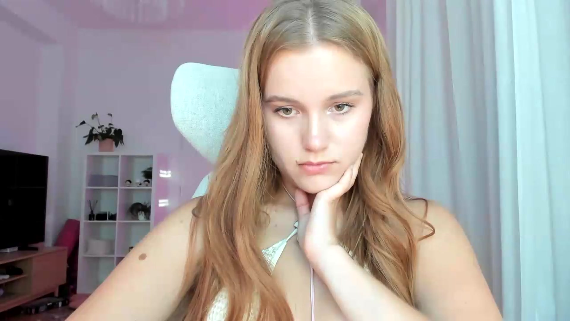 Gallery image thumbnail from Lia_lisia's myfreecams stream on, 07/11/2026, 17:00 image 10 of 20