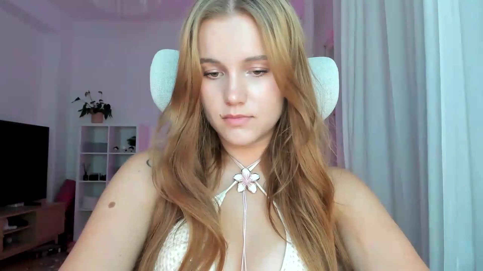 Gallery image thumbnail from Lia_lisia's myfreecams stream on, 07/11/2026, 18:06 image 13 of 20