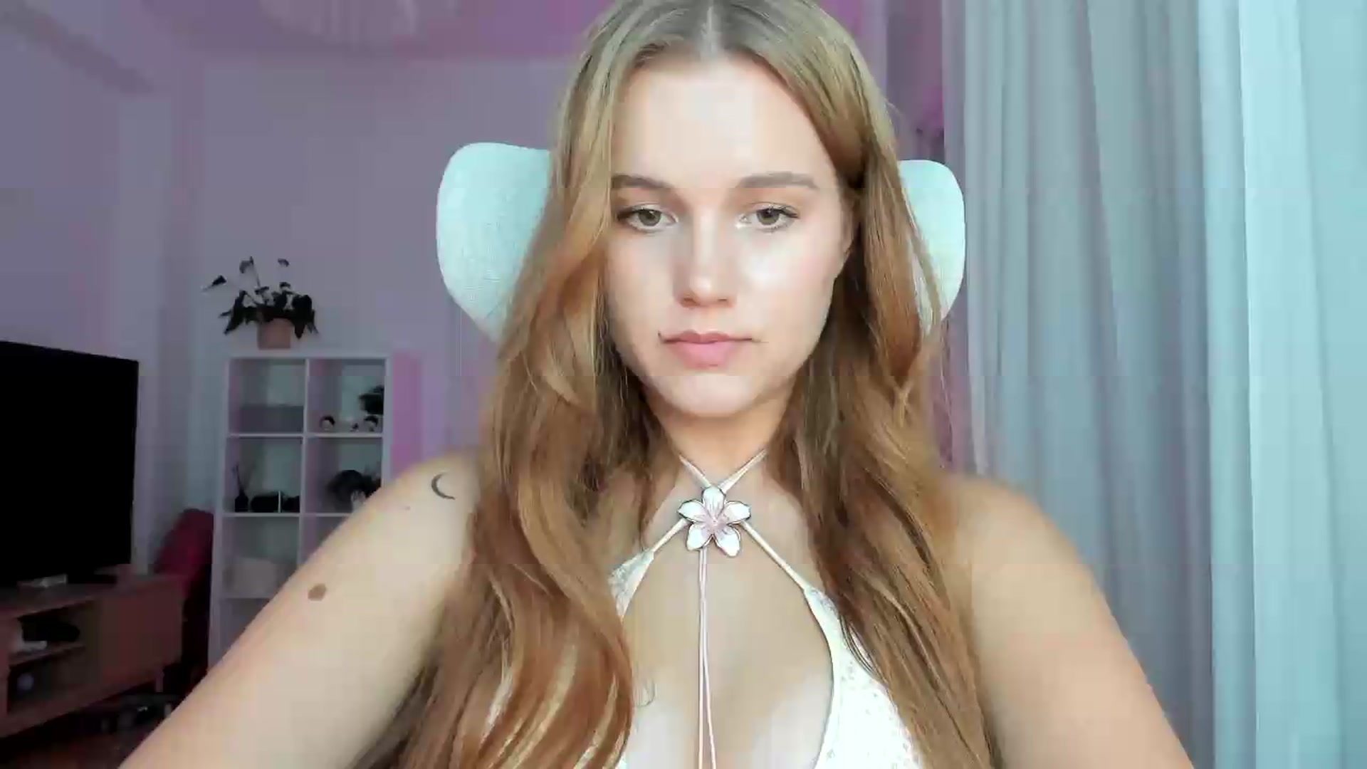 Gallery image thumbnail from Lia_lisia's myfreecams stream on, 07/11/2026, 18:06 image 1 of 20