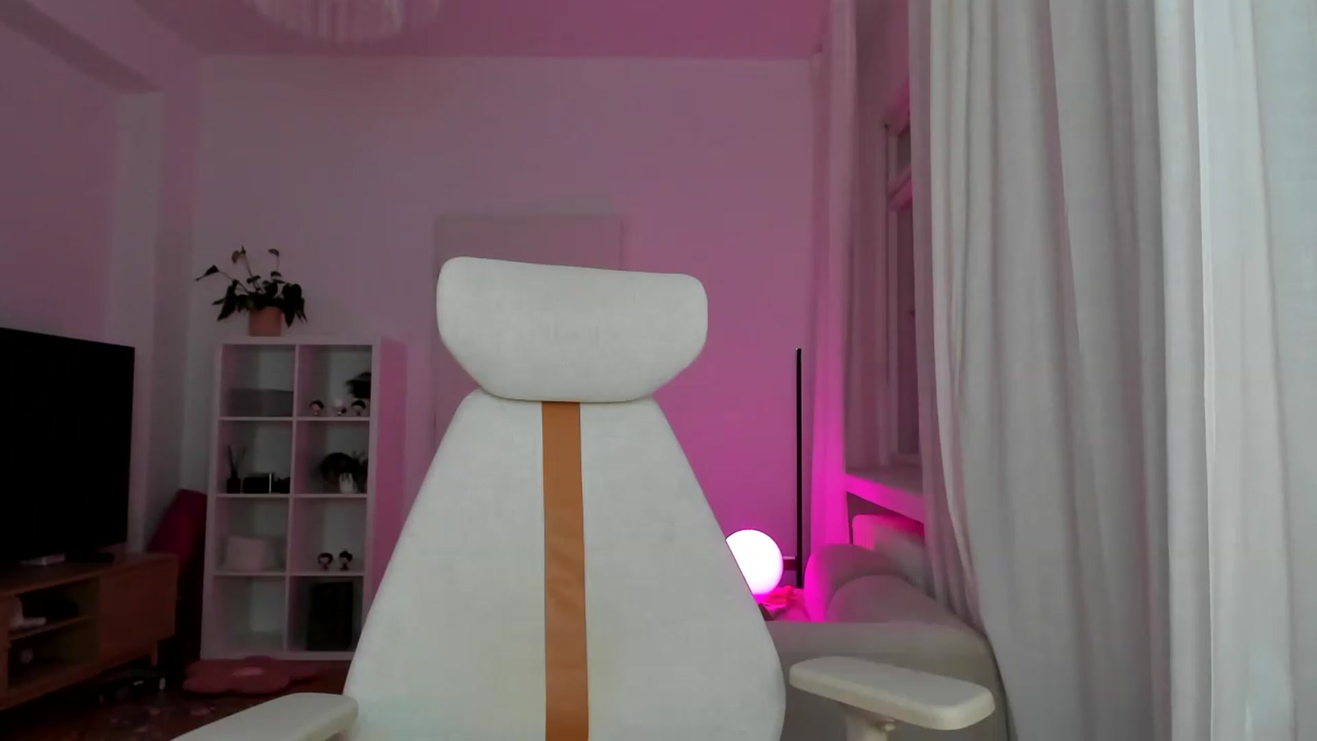Gallery image thumbnail from Lia_lisia's myfreecams stream on, 07/11/2026, 18:06 image 19 of 20