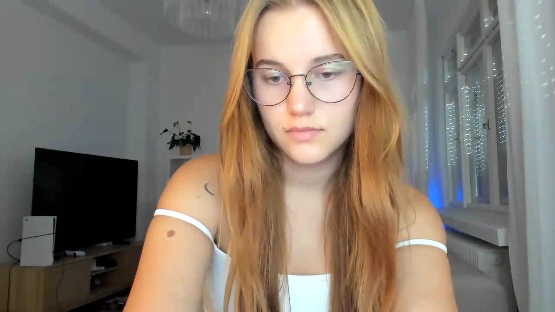 Gallery image thumbnail from Lia_lisia's myfreecams stream on, 07/15/2026, 17:20 image 5 of 20