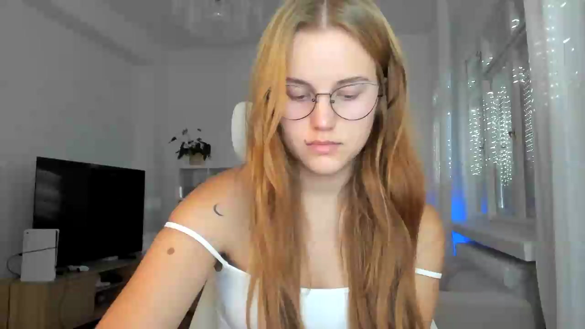 Gallery image thumbnail from Lia_lisia's myfreecams stream on, 07/15/2026, 17:20 image 13 of 20