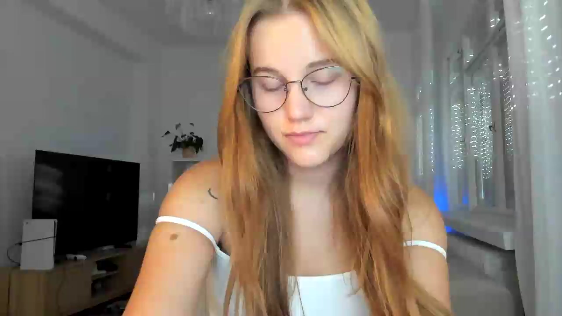 Gallery image thumbnail from Lia_lisia's myfreecams stream on, 07/15/2026, 17:20 image 7 of 20