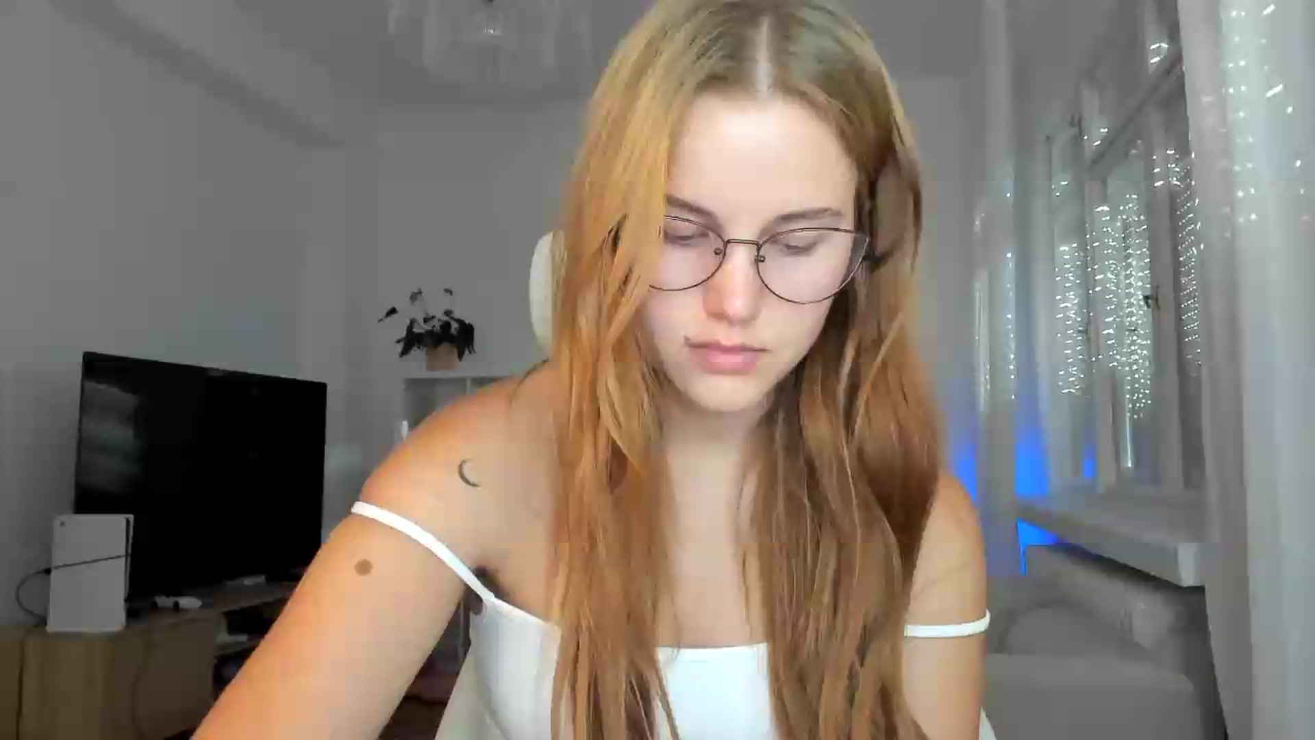 Gallery image thumbnail from Lia_lisia's myfreecams stream on, 07/15/2026, 17:20 image 12 of 20