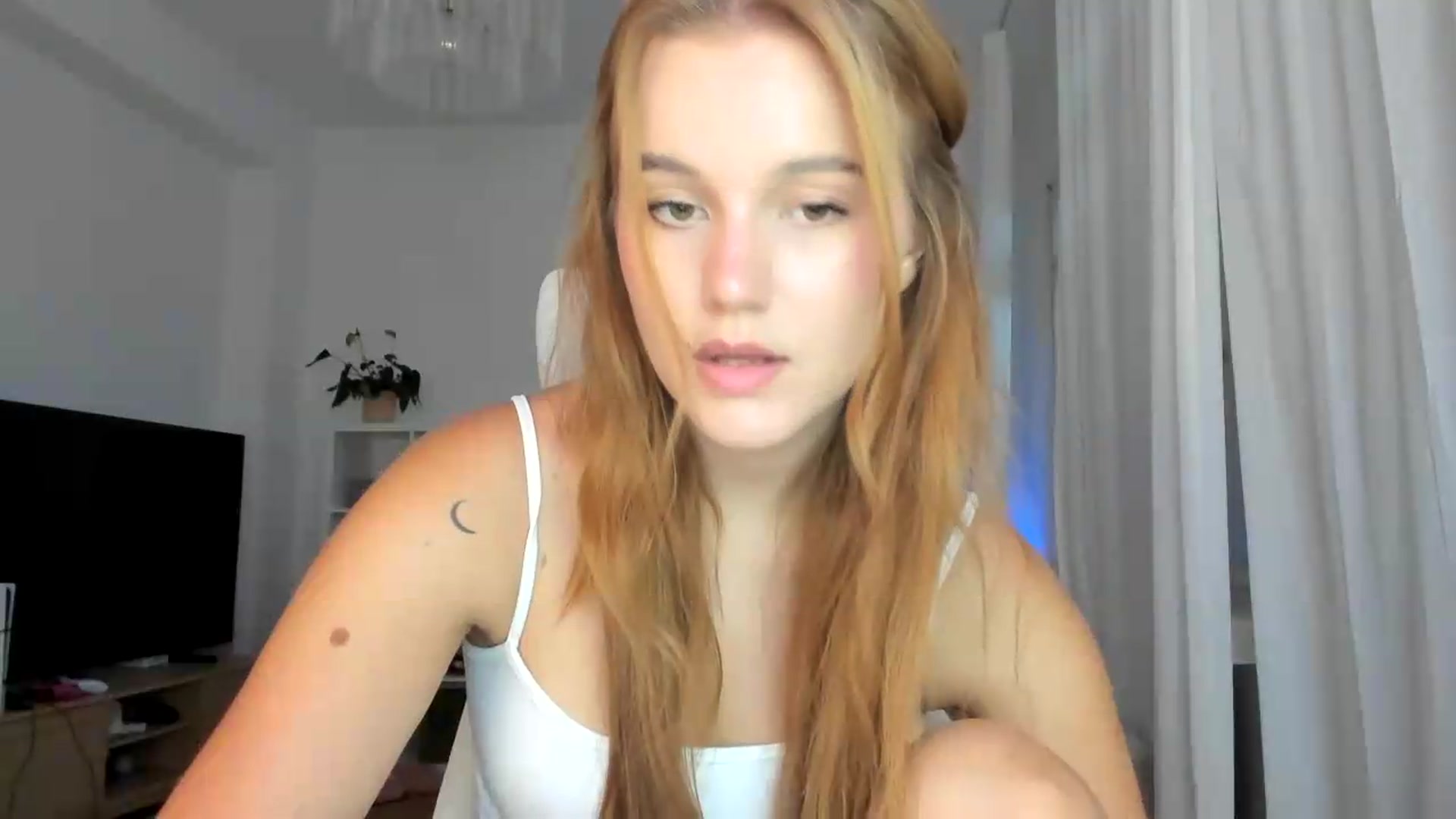 Gallery image thumbnail from Lia_lisia's myfreecams stream on, 07/16/2026, 14:07 image 14 of 20