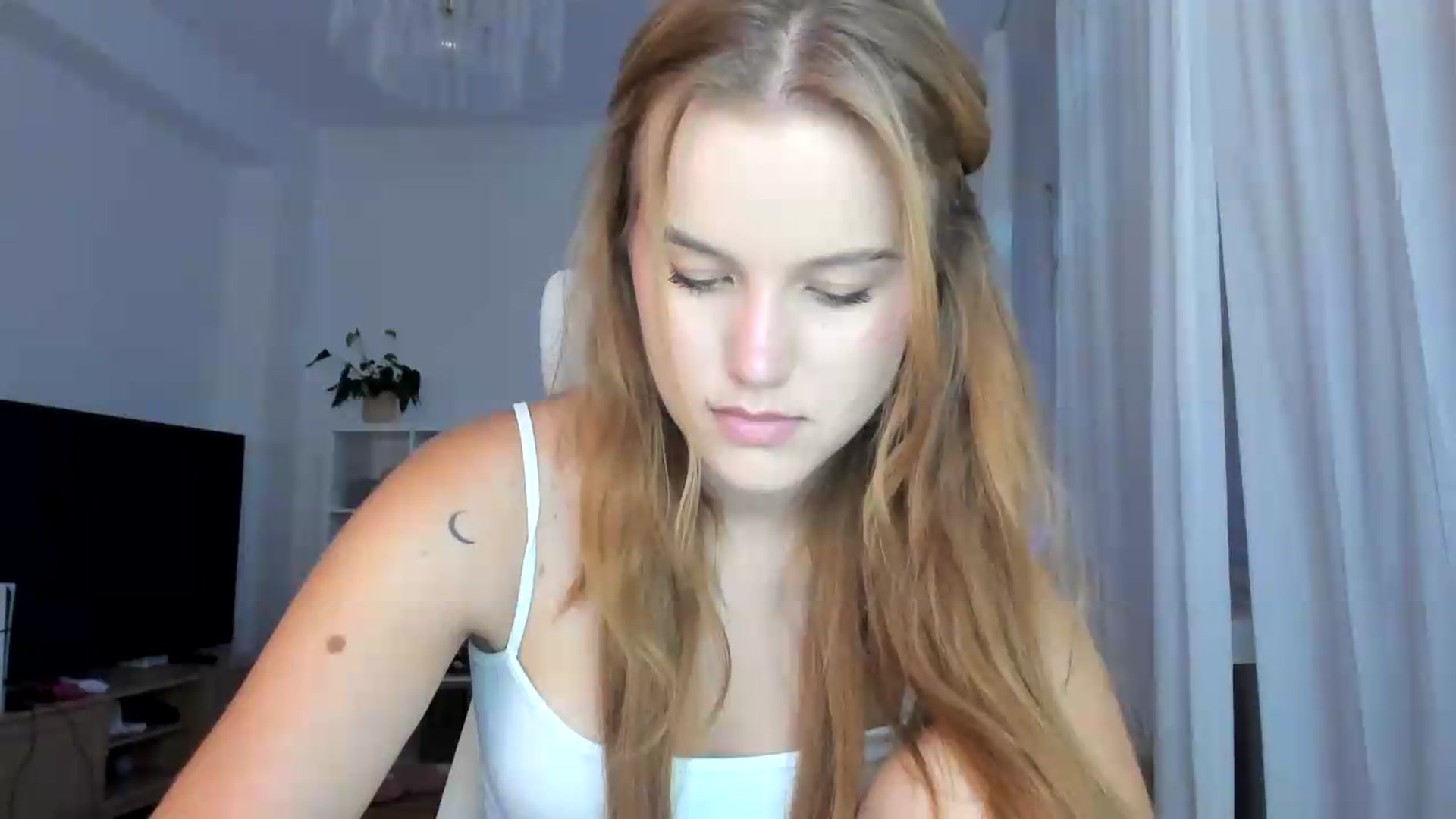 Gallery image thumbnail from Lia_lisia's myfreecams stream on, 07/16/2026, 14:07 image 16 of 20