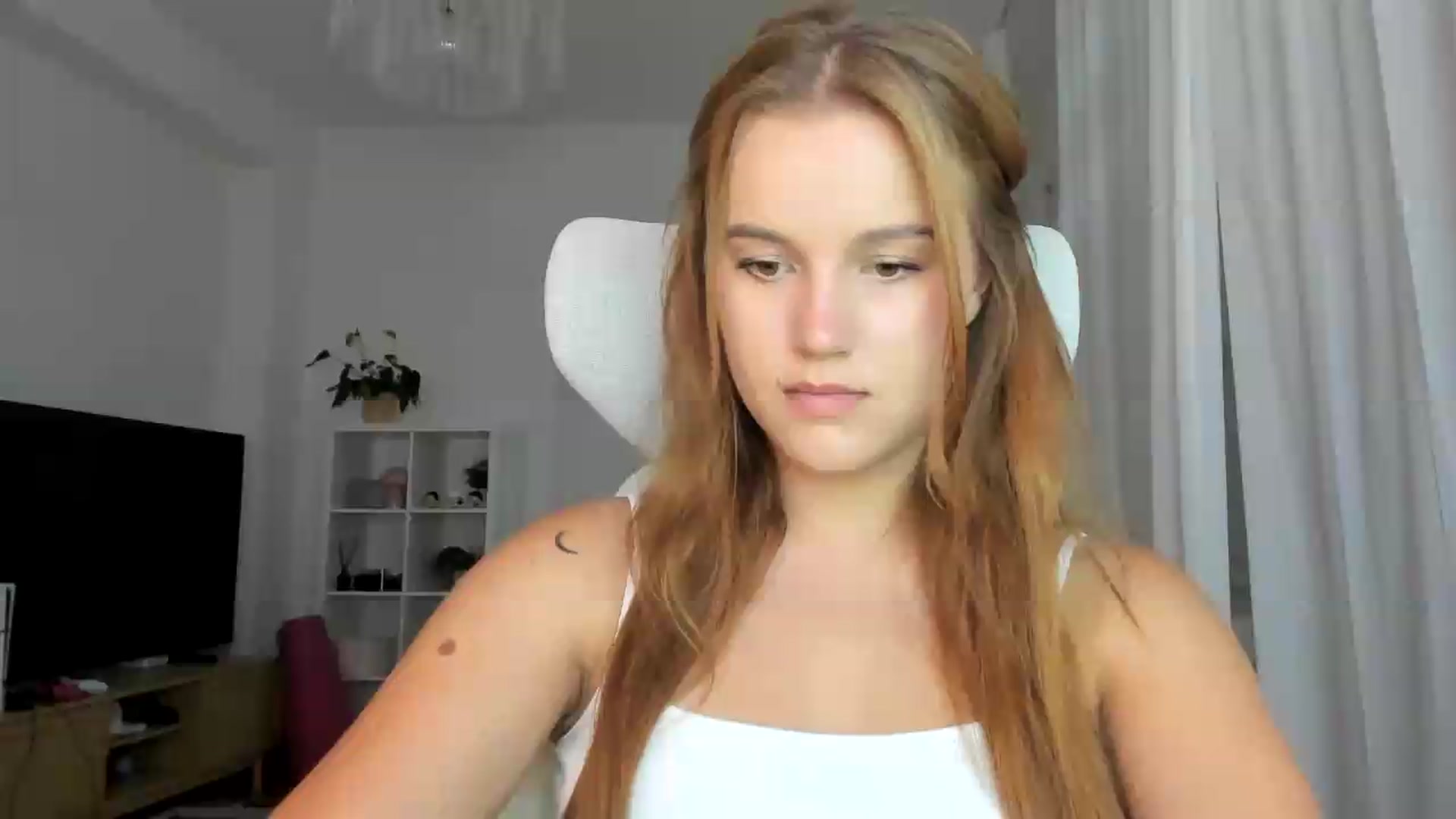 Gallery image thumbnail from Lia_lisia's myfreecams stream on, 07/16/2026, 14:07 image 7 of 20