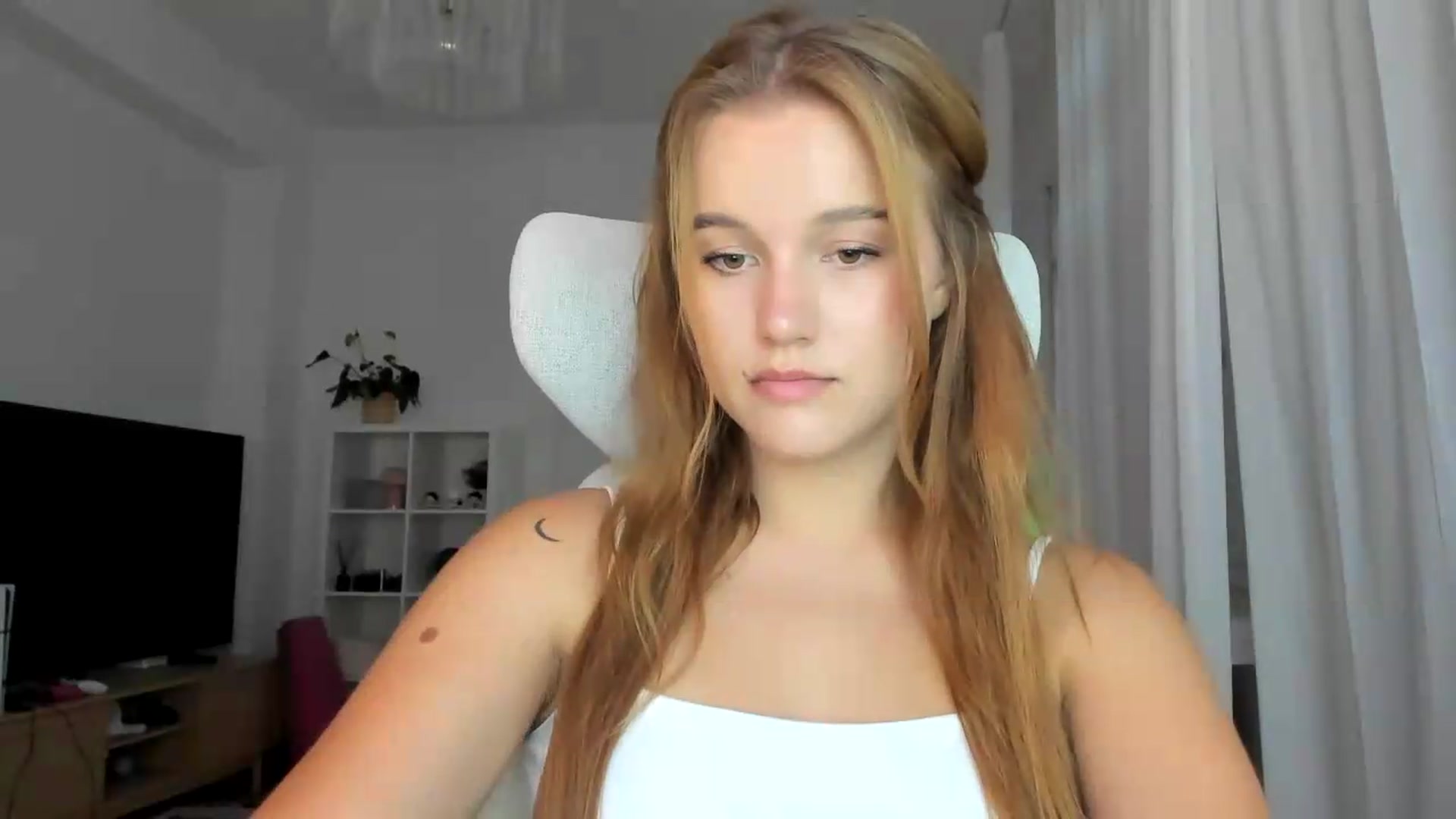 Gallery image thumbnail from Lia_lisia's myfreecams stream on, 07/16/2026, 14:07 image 3 of 20