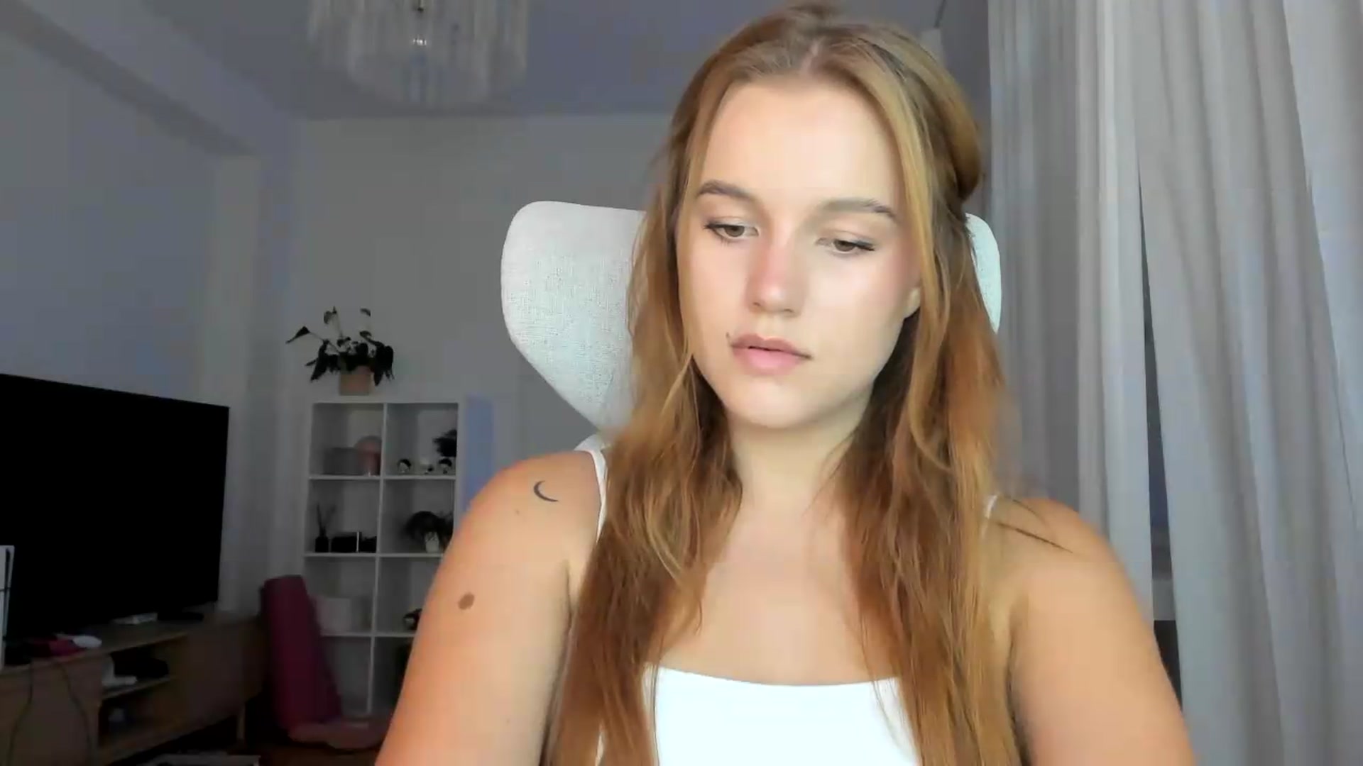 Gallery image thumbnail from Lia_lisia's myfreecams stream on, 07/16/2026, 14:07 image 9 of 20