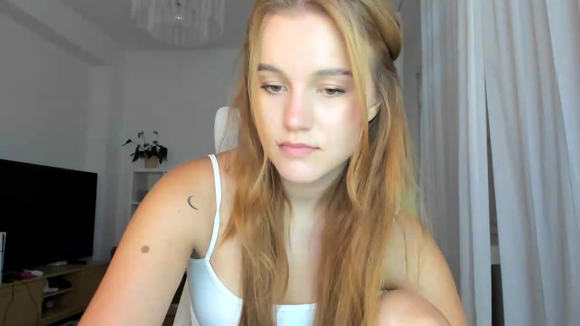 Gallery image thumbnail from Lia_lisia's myfreecams stream on, 07/16/2026, 14:07 image 13 of 20