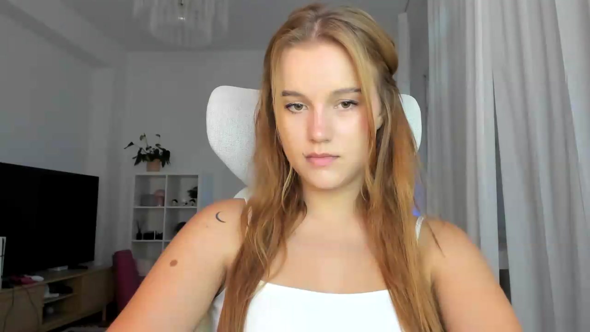 Gallery image thumbnail from Lia_lisia's myfreecams stream on, 07/16/2026, 14:07 image 4 of 20