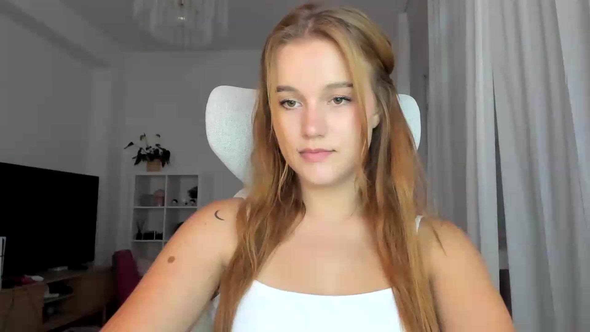 Gallery image thumbnail from Lia_lisia's myfreecams stream on, 07/16/2026, 14:07 image 5 of 20