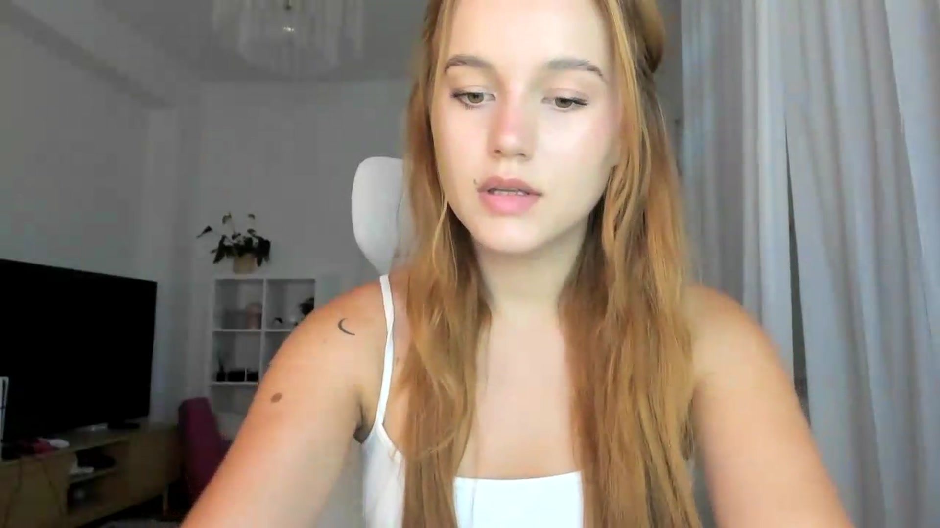 Gallery image thumbnail from Lia_lisia's myfreecams stream on, 07/16/2026, 14:07 image 18 of 20